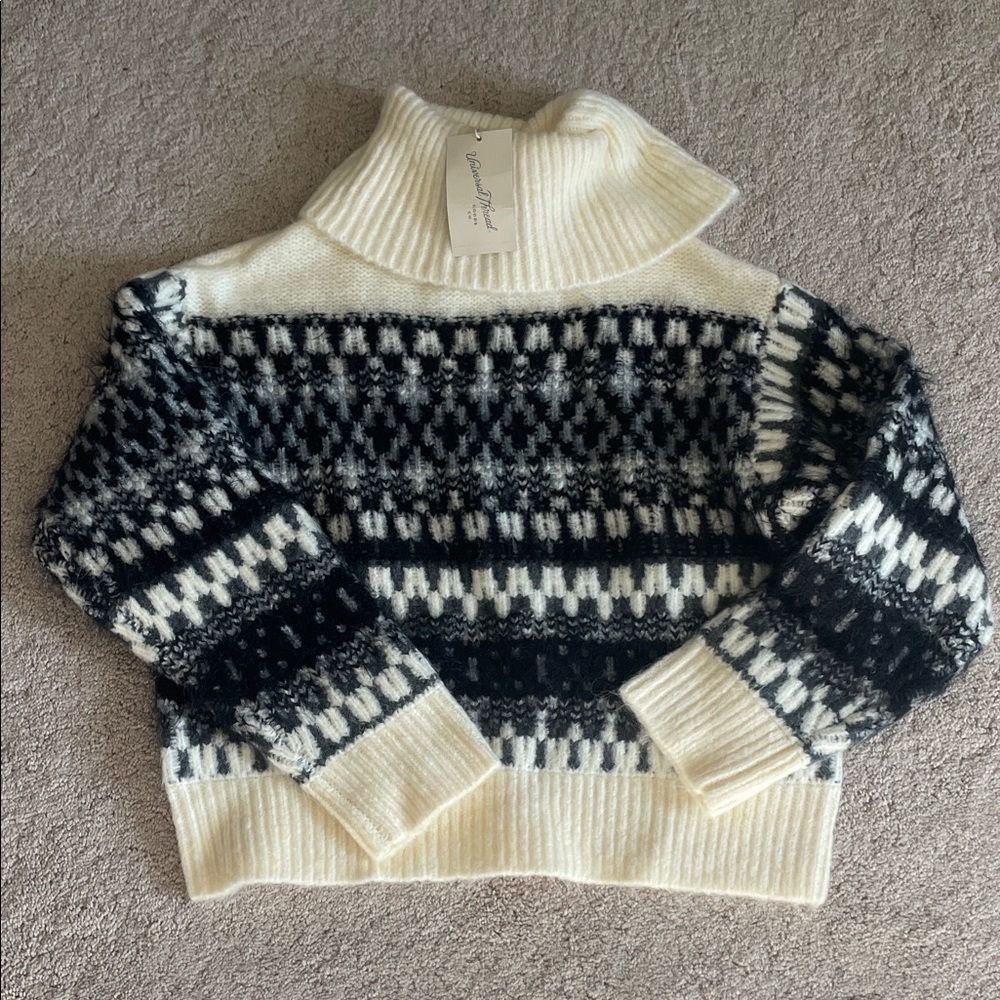 Turtleneck Black and Cream Patterned Sweater